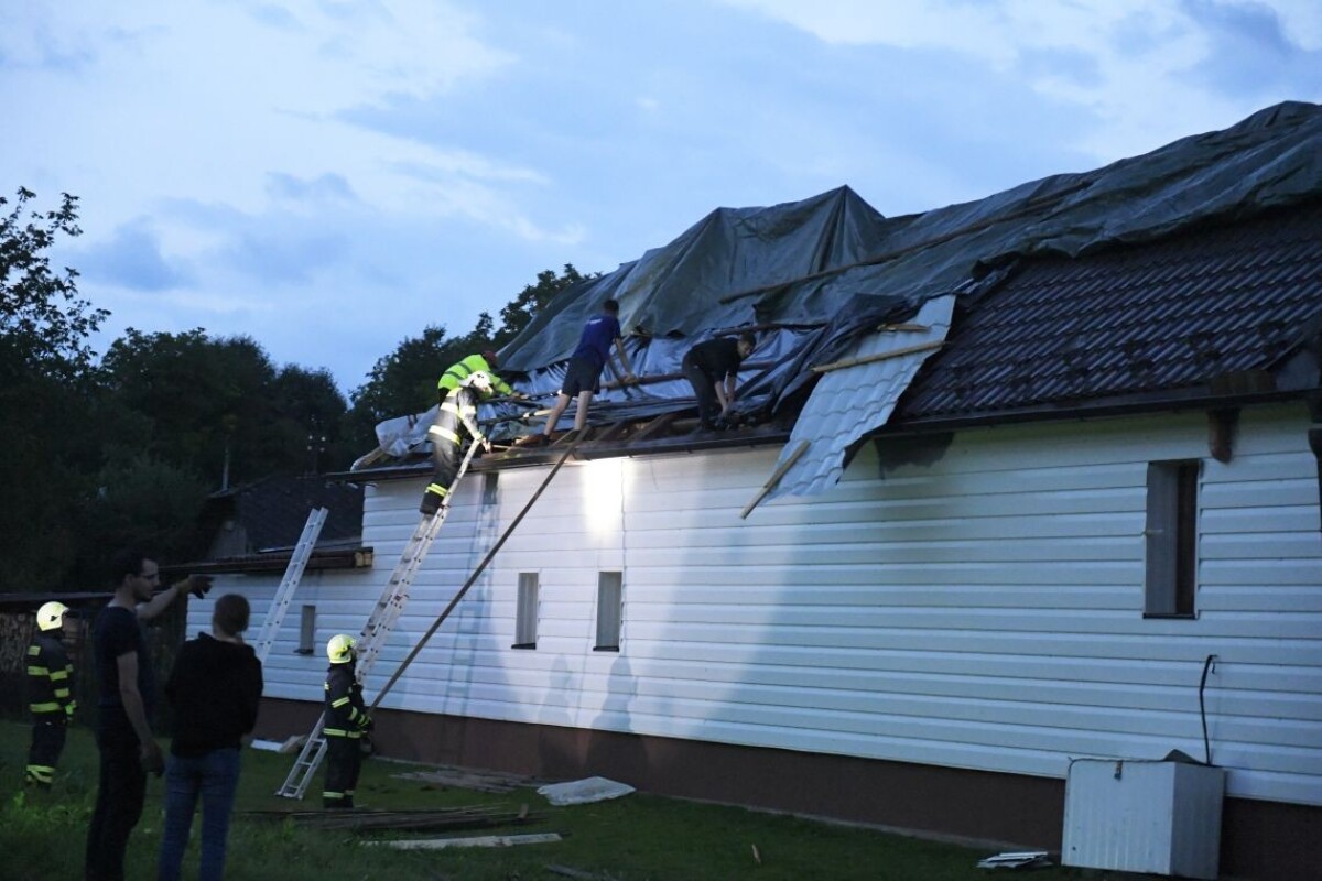 Obcou Petkovce sa prehnalo tornádo