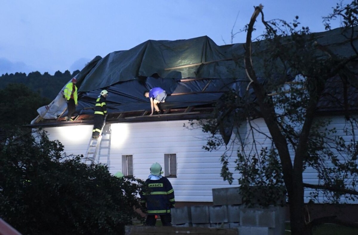 Obcou Petkovce sa prehnalo tornádo