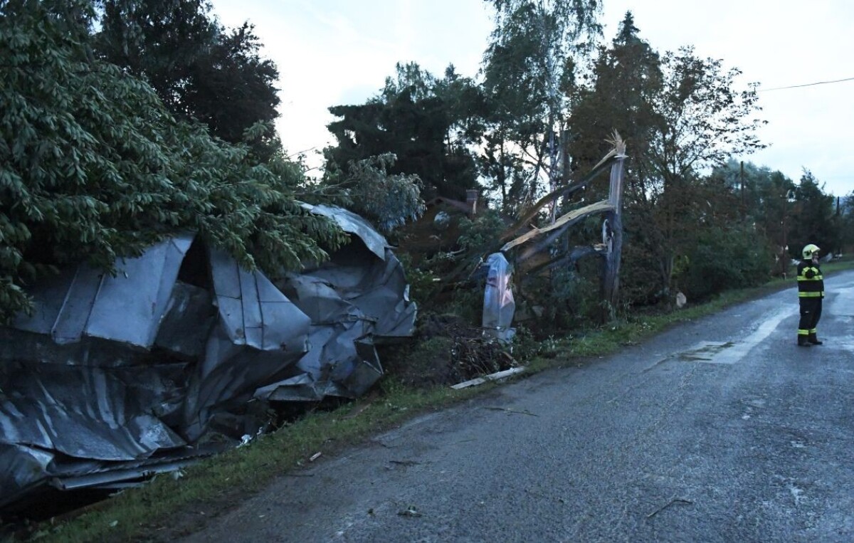Obcou Petkovce sa prehnalo tornádo