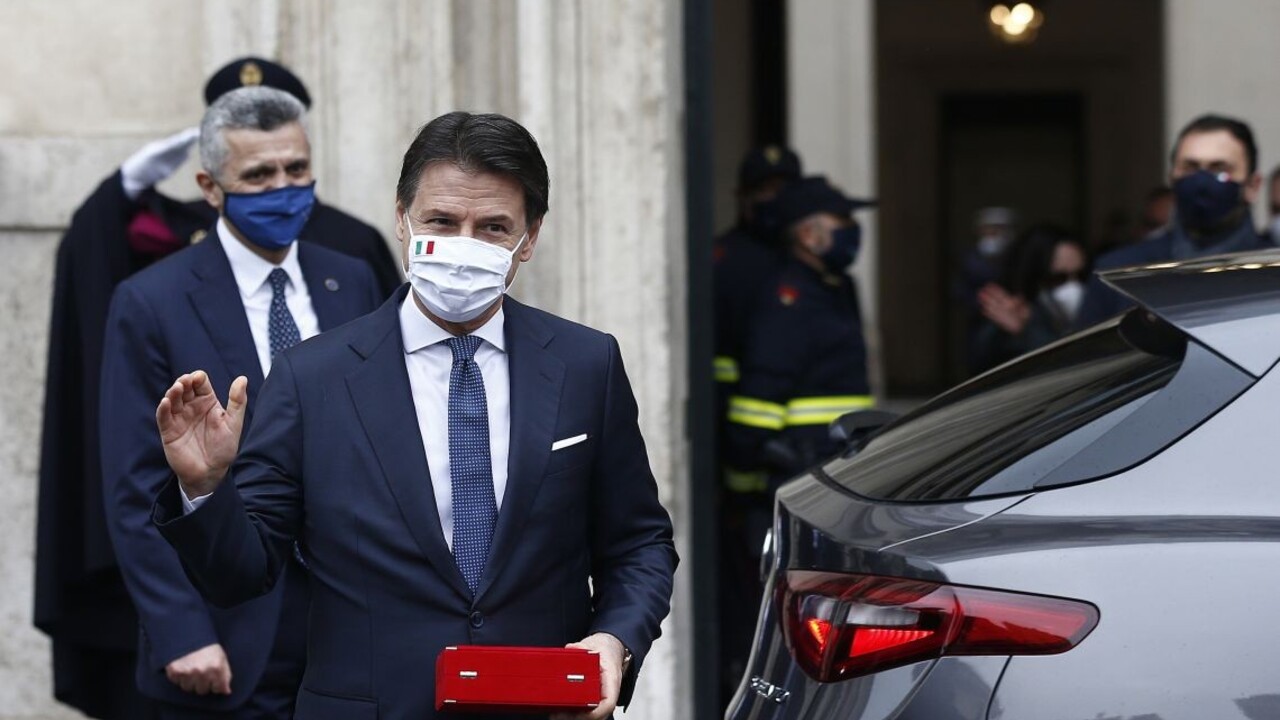 Talianskeho expremiéra Conteho zvolili za šéfa Hnutia piatich hviezd