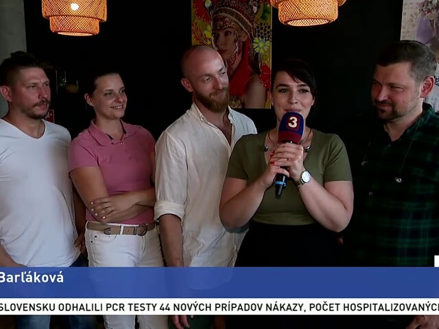 Acapela skupina For You spolupracovala s viacerými spevákmi. Tvorí však aj vlastné piesne