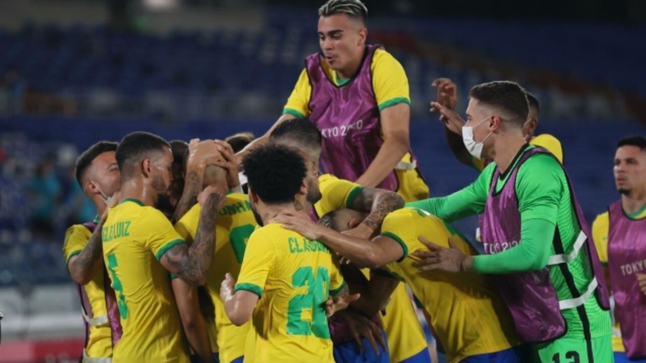 Brazílski futbalisti obhájili olympijské zlato. Alves hovorí o splnenom sne