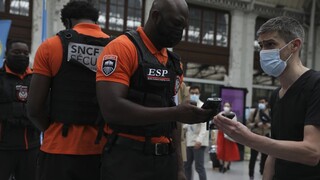 Francúzski policajti budú kontrolovať používanie covidpasov, za porušenie hrozia pokuty