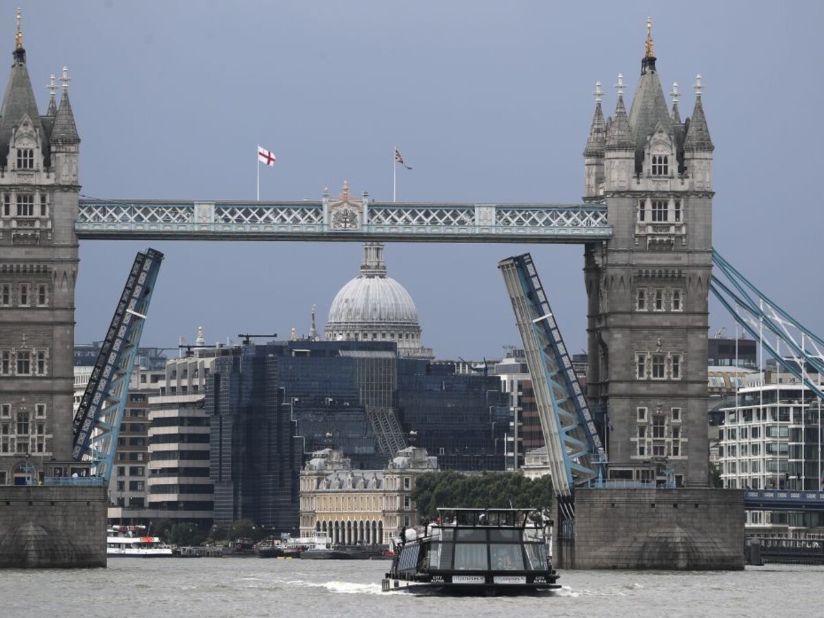 Tower Bridge bol zaseknutý takmer 12 hodín,
