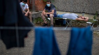 Lotyšsko stoplo na hranici desiatky migrantov. Umožnil im to núdzový stav