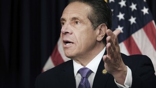 Guvernér New Yorku končí vo funkcii, čelí obvineniam zo sexuálneho obťažovania