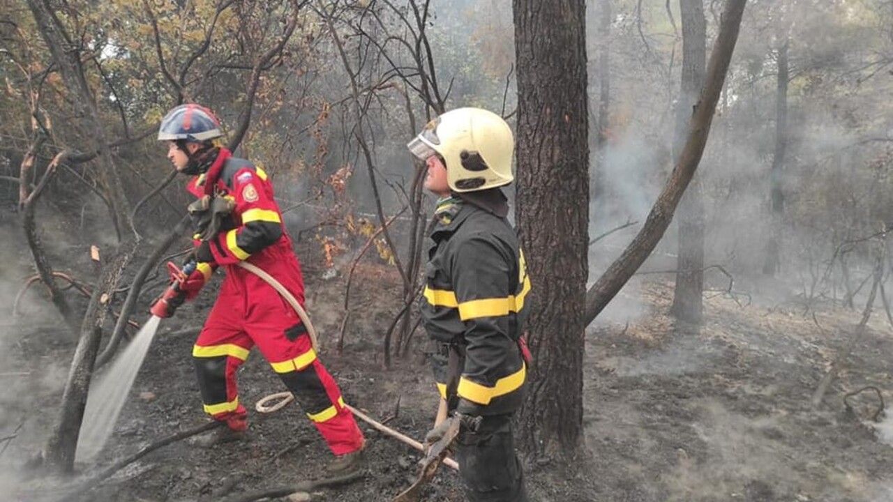 Slovenskí hasiči dostali pod kontrolu požiare v gréckej lokalite Avgaria