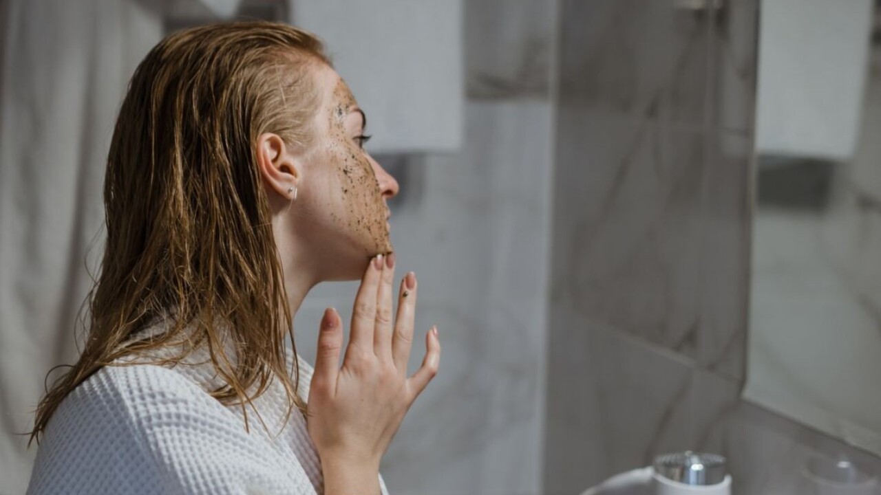 Vyskúšajte pleťové masky z kávy. Regenerujú pokožku a odstraňujú odumreté bunky