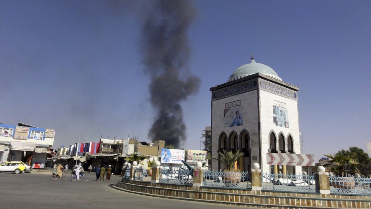 Taliban obsadil najväčšie mesto na severe Afganistanu, blíži sa ku Kábulu