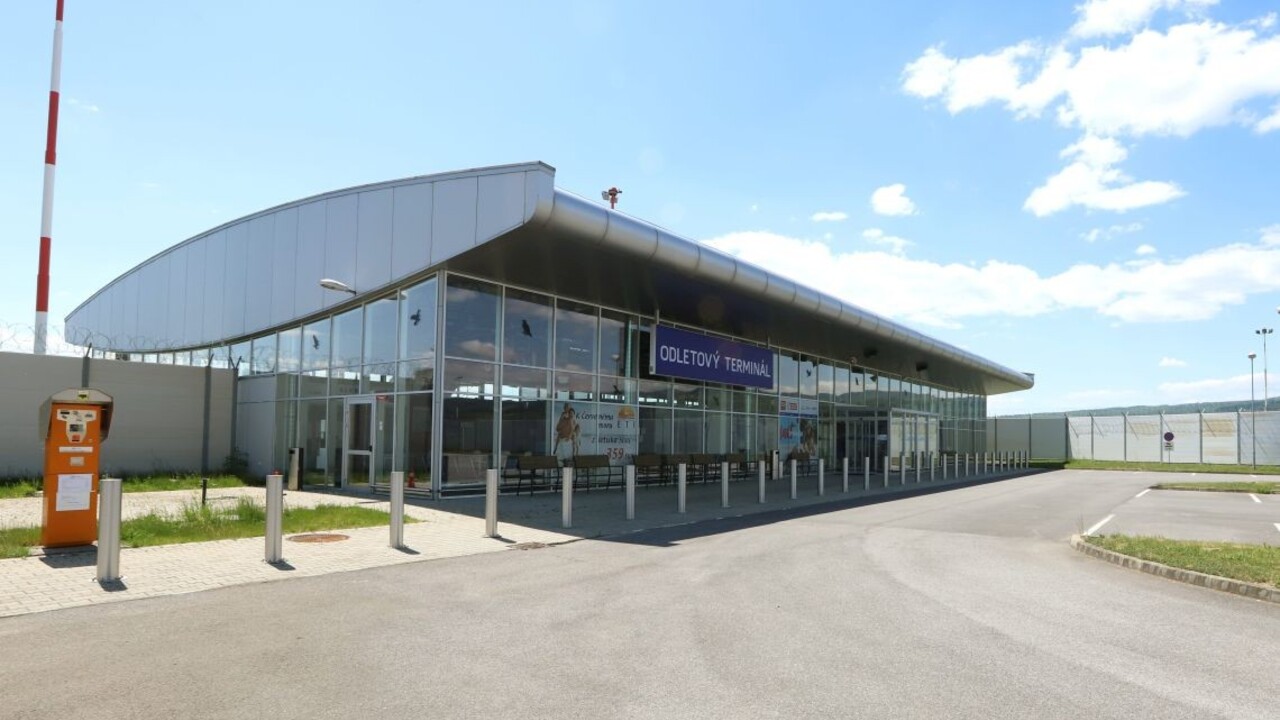 Stíhačka mala na letisku v Sliači problém pri pristávaní,