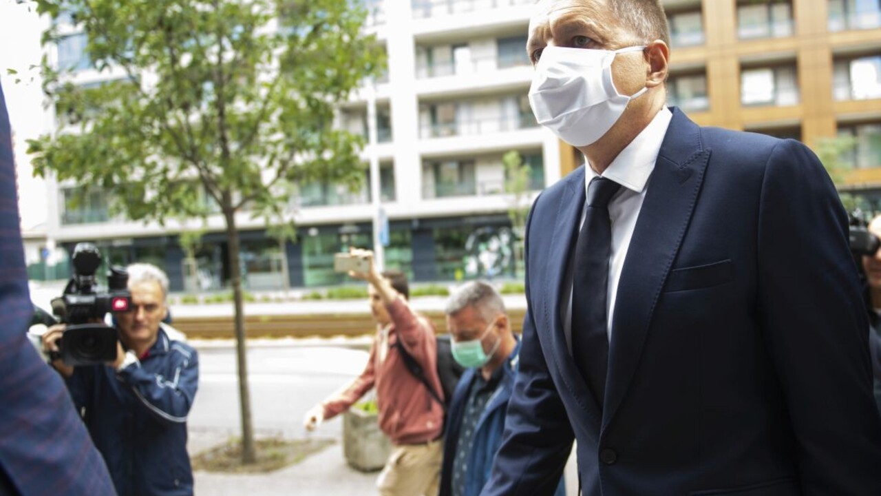 Guvernér Národnej banky Slovenska Peter Kažimír prišiel na výsluch