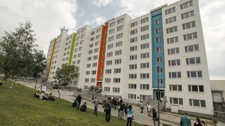 Ubytovanie v internátoch majú poskytovať iba študentom s prezenčnou výučbou