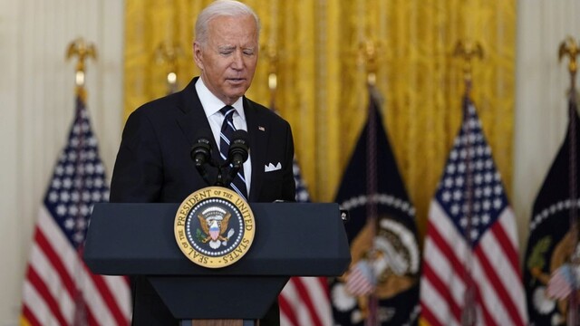 Najťažší vzdušný most v dejinách, hovorí o evakuácii Biden. USA z Kábulu odviezli už 13 000 ľudí