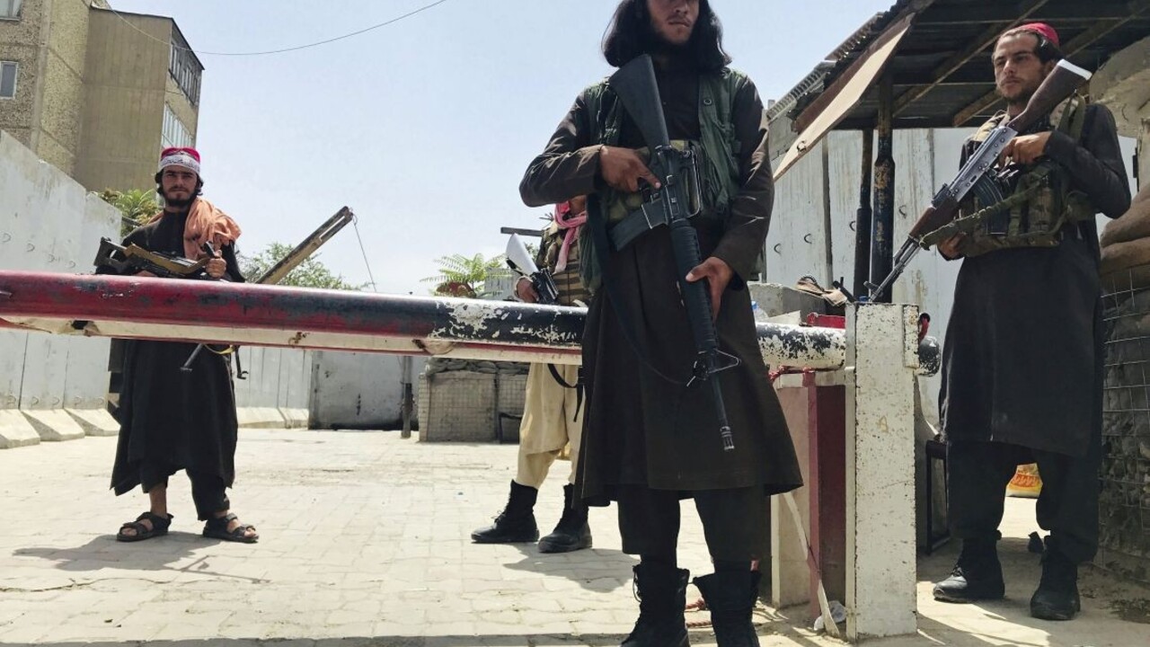 Taliban v Kábule nepúšťa do úradov Afgancov, ktorí sa vracajú do práce