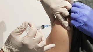 V Česku už začali s očkovaním treťou dávkou, stále však čakajú na finálne rozhodnutie