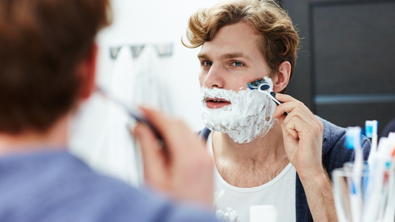 Chyby pri holení, ktoré vedú k podráždeniu kože a robíme ich všetci