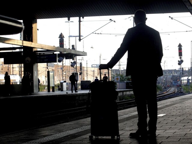 Rezort dopravy čaká na vyhlášku k cestovaniu, Mikas hovorí, že na to nemá právomoc