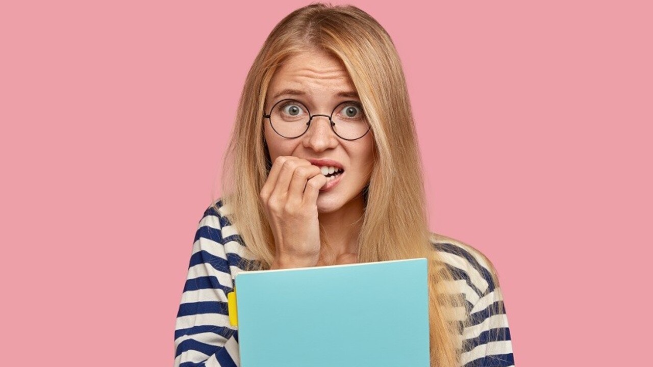 Obhrýzanie nechtov nie je neškodný zvyk. Môžete prísť aj o zuby