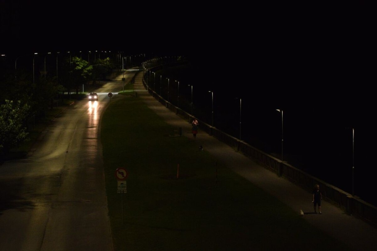 Mesto stlmilo osvetlenie