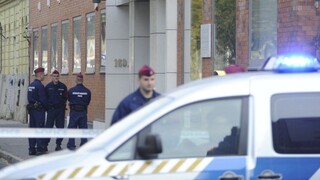 Maďarská polícia zadržala Slováka. Prevážal 18 migrantov