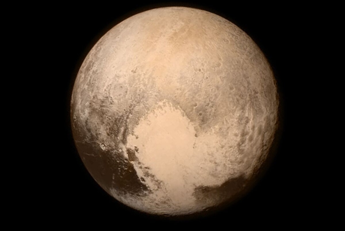 Na archívnej snímke z 13. júla 2015 je trpasličia planéta Pluto.