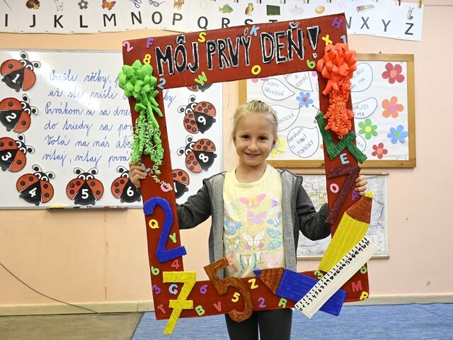 Začína sa nový školský rok, školy sa už plošne zatvárať nebudú