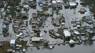 Štát New York vyhlásil núdzový stav, pozostatky hurikánu spôsobili veľké škody