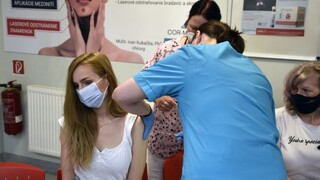 Ženy hlásia po očkovaní výkyvy v menštruačnom cykle. Tieto prípady máme aj na Slovensku