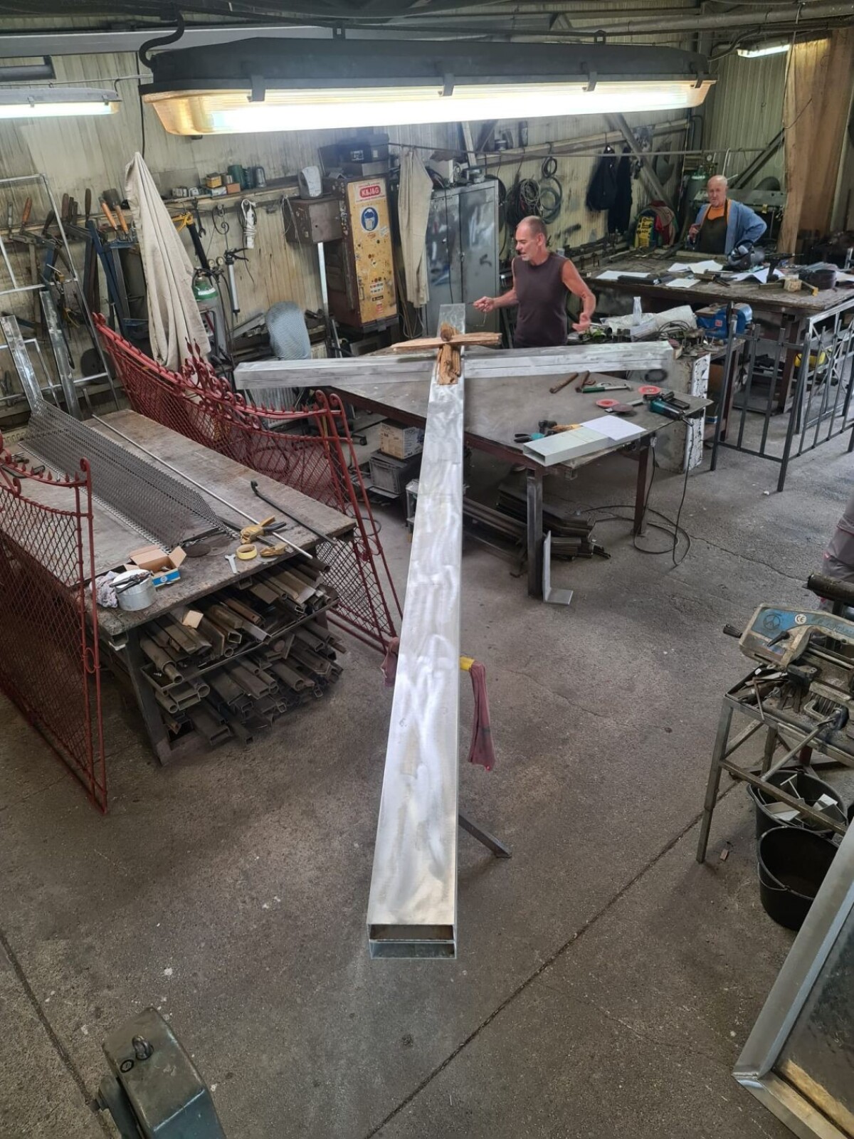 Pápežský kríž vznikal v Zálesí