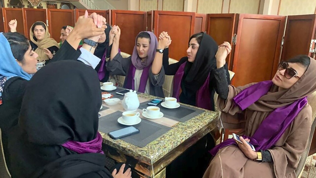 Pri potýčke ozbrojených Talibancov s protestujúcimi ženami došlo k zraneniu