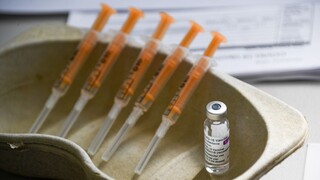 Británia musí očkovanie proti chrípke odložiť, dôvodom sú problémy s prepravou vakcín