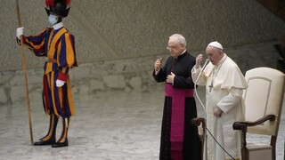 Pápež vyzval krajiny, aby prijali Afgancov. Hovoril aj o svojej návšteve Slovenska