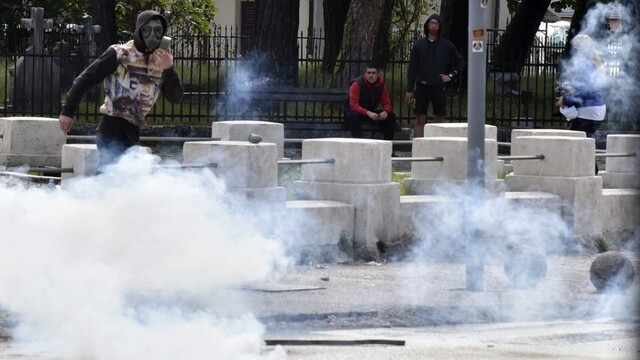 V Čiernej Hore vypukli mohutné protesty, súvisia s novým metropolitom cirkvi