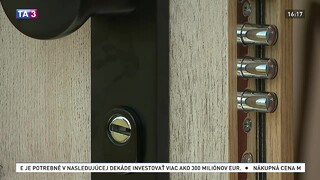Vynaliezaví zlodeji si v Bratislave označovali byty, pomôcť môžu bezpečnostné dvere