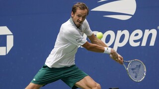 Medvedev postúpil do štvrťfinále, Kerberová nečakane vypadla