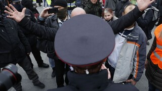 V Prahe sa demonštrovalo proti covidovým opatreniam na školách. Prišiel aj Landa