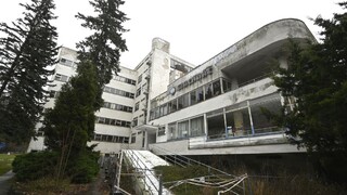 Bývalý liečebný dom Machnáč chcú zachrániť. Čo by mohlo z chátrajúcej pamiatky vzniknúť?