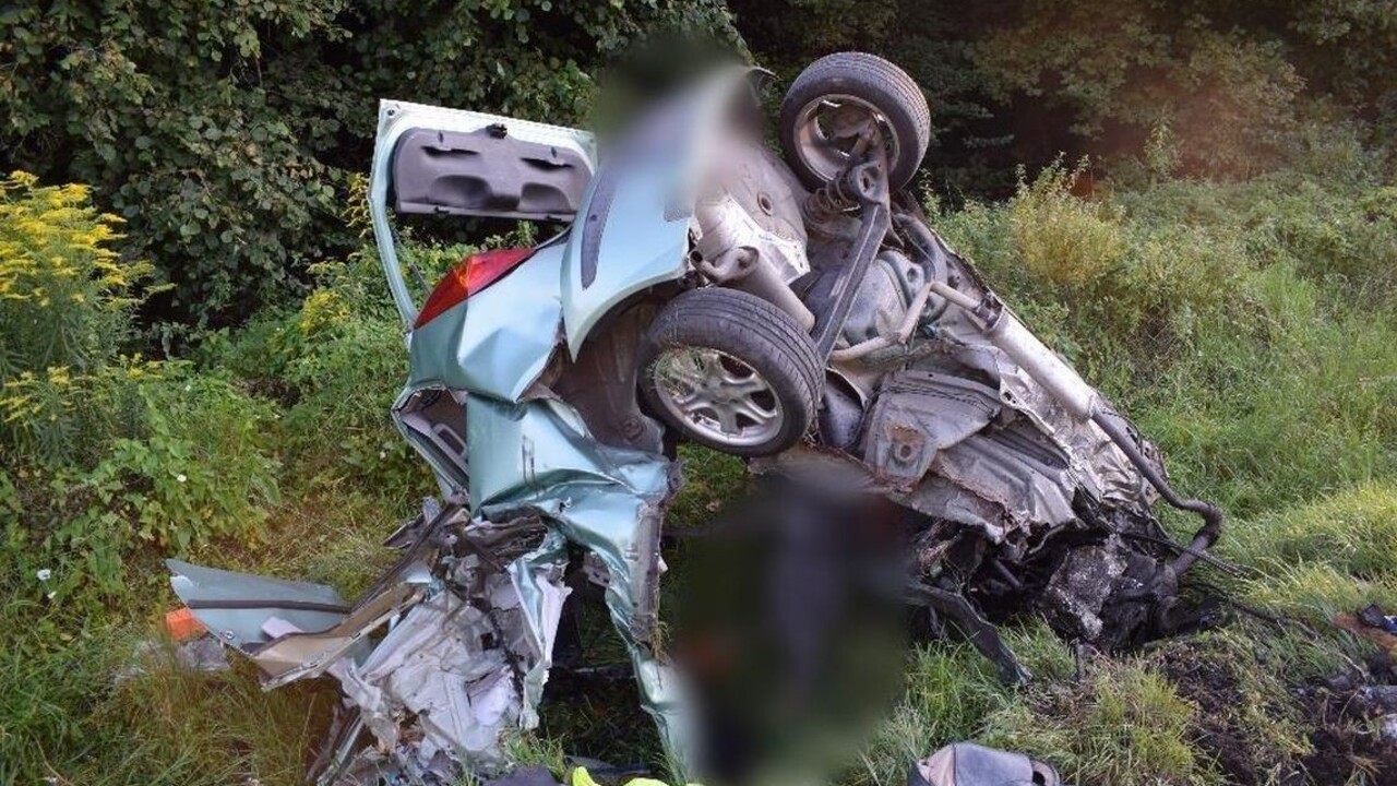 Tragédia vo Zvolene: Auto skončilo pod kolesami kamióna, zahynula v ňom 21-ročná žena