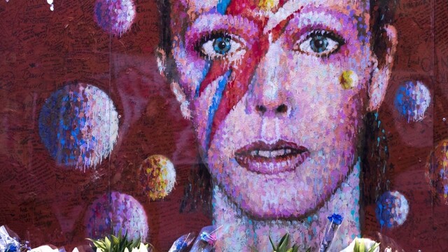 Tajná história mužskej krásy: Na vzhľade si dal záležať David Bowie, ale aj Vikingovia či králi