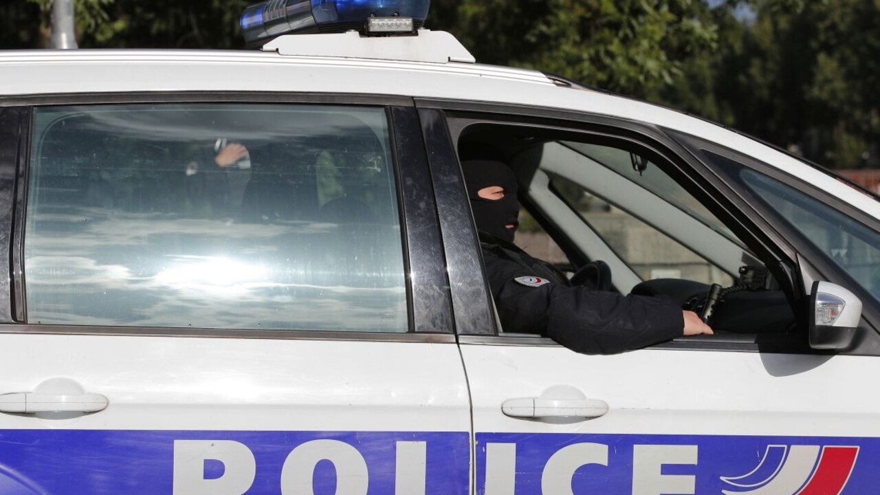 Ukradli tovar v hodnote 10-miliónov eur. Polícia zadržala podozrivých z lúpeže v klenotníctve