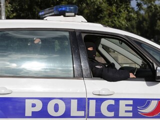 Ukradli tovar v hodnote 10-miliónov eur. Polícia zadržala podozrivých z lúpeže v klenotníctve