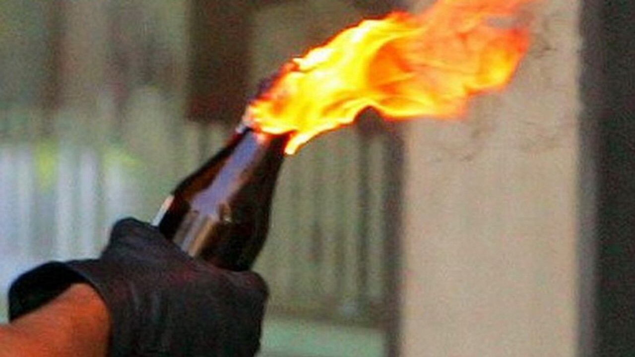 Molotovov koktail na dom šéfa OpenAI a potom hrozba pre firmu. Polícia  zadržala podozrivého krátko po útoku