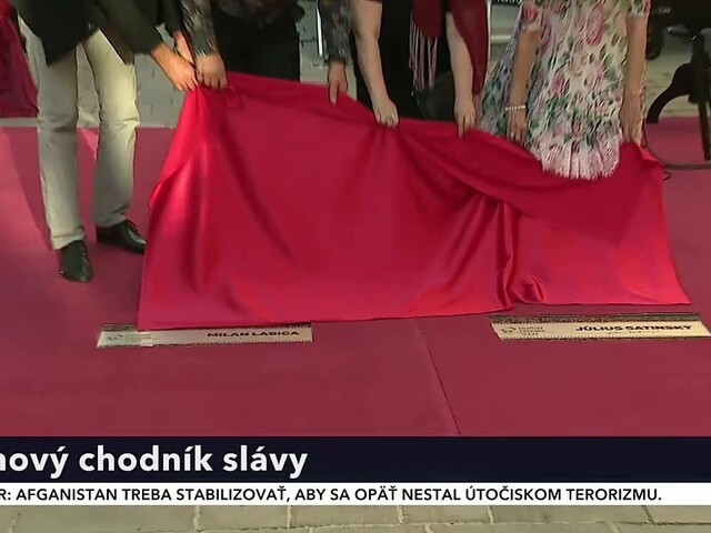 Na filmovom chodníku slávy pred divadlom Pavla Országha Hviezdoslava v Bratislave pribudli ďalšie mená