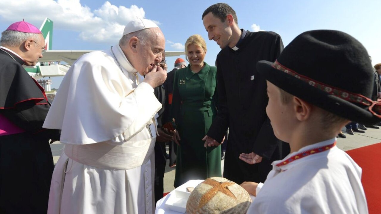 Premiér po príchode pápeža: