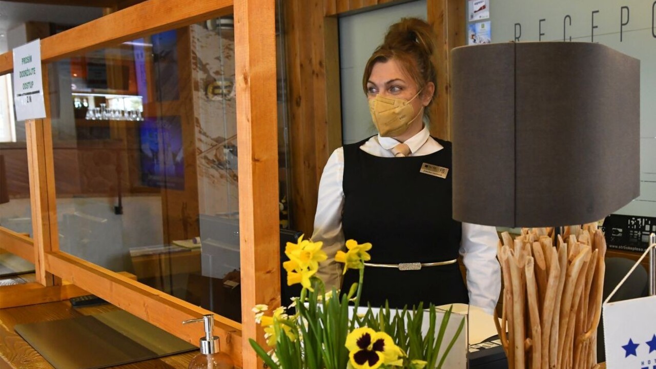 Platy stúpli na Slovensku vo všetkých odvetviach, najvýraznejšie v ubytovaní