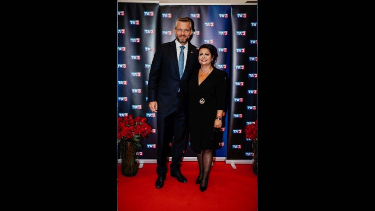 Peter Pellegrini prišiel na oslavu 20. výročia Televízie TA3. Na foto s Mirjanou Hron Sikimič.