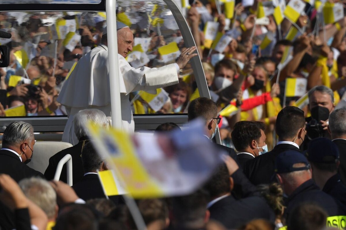 V Prešove sa na stretnutí s pápežom zišli tisícky veriacich.