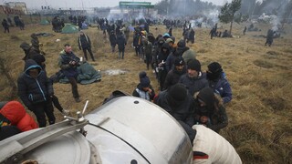Poľská polícia hlásila pokojnú noc na hraniciach s Bieloruskom. V utorok musela tvrdo zasahovať