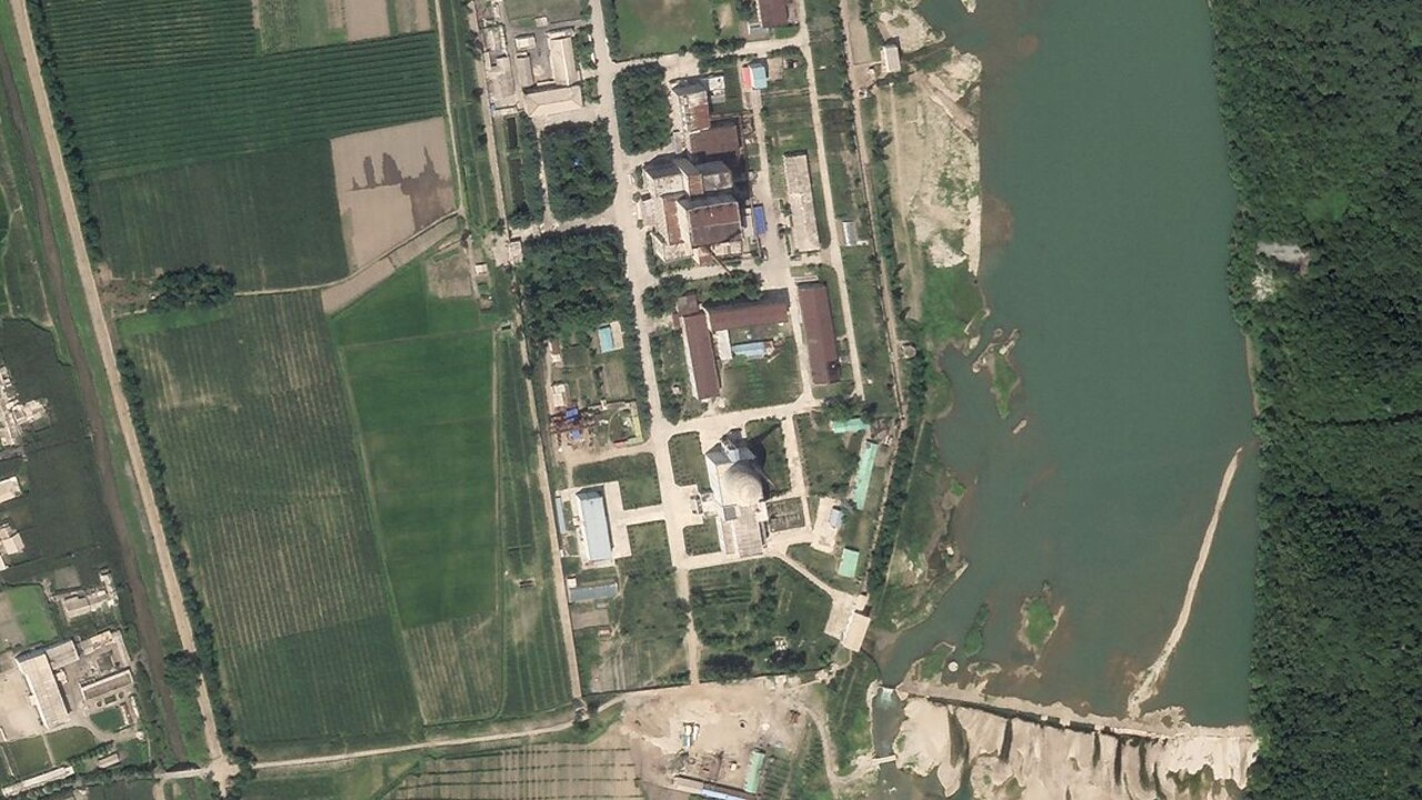 KĽDR buduje zariadenie na výrobu uránu, potvrdzujú to satelitné snímky