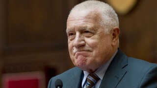 Klaus žiada odvolanie predsedníčky dolnej komory. Vyzvala Maďarov na vyhnanie Orbána